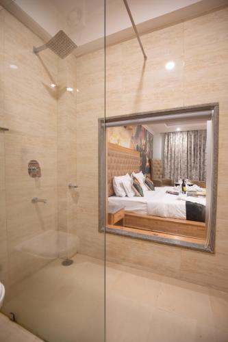 Pirates Resort Centeral Heated with Mountain View & Swimming Pool #Free Pick from Volvo Bus Stand