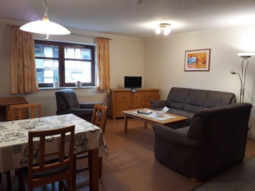2 bedrooms, 3 beds