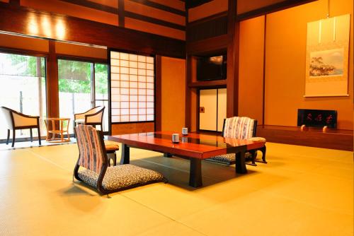 Japanese-Style Room with Hot Spring Bath (18 Tatami)【竹亭】 
