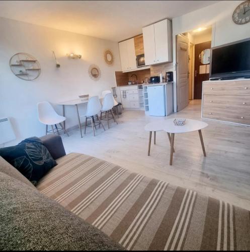 100 m de la plage - Les Cigales de Mer - Studio Cabine - Parking near Grau-Du-Roi Train Station