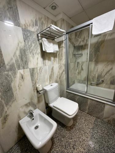 Twin Room image 2