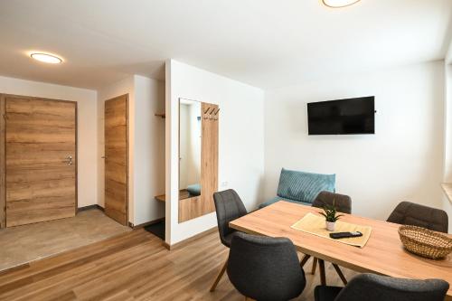 One-Bedroom Apartment image 2