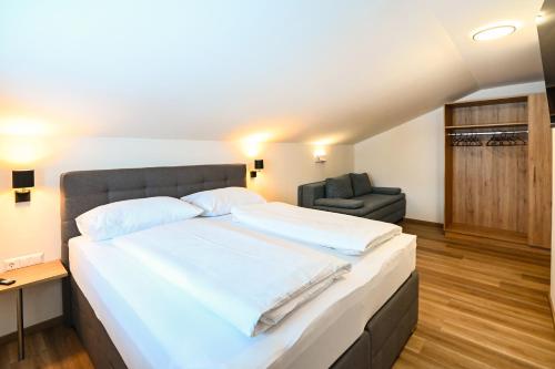 One-Bedroom Apartment image 3