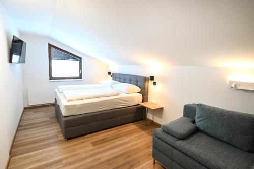 One-Bedroom Apartment image 7