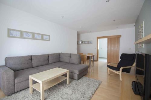 2 bedrooms, 3 beds