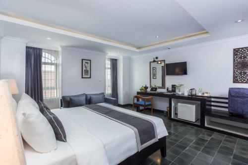 Luxury King Room - Afternoon Tea + Workspace + Support Community