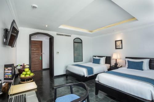 Luxury Twin Room - Afternoon Tea + Workspace + Support Community