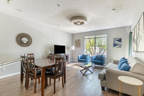 Sunnyvale 2br w pool nr eclectic dining SFO-1581