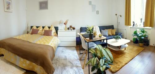  Colorful Room City Apartment in Salzburg