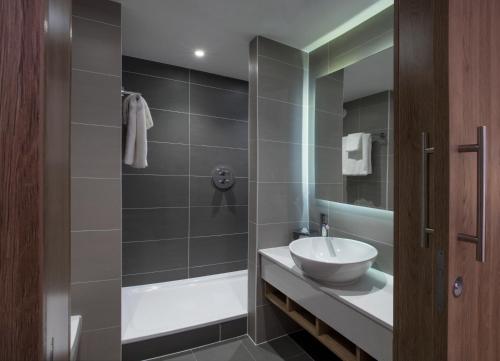 room detail thumbnail 2