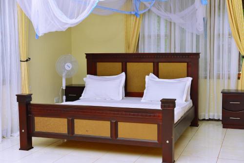 HOTEL EMRA