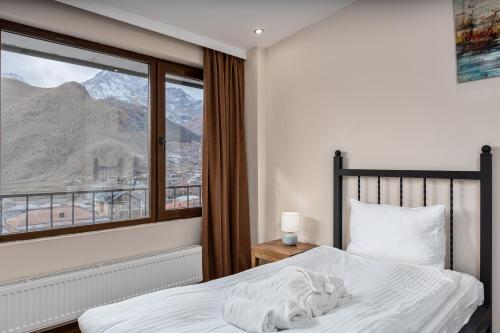 Standard Twin Room with Mountain View