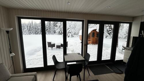 Létesítmények, Puhkemaja metsa sees in Saula