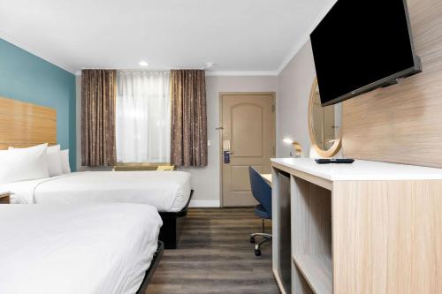Double Room with Two Double Beds - Non-Smoking room in SureStay by Best Western San Francisco Marina District