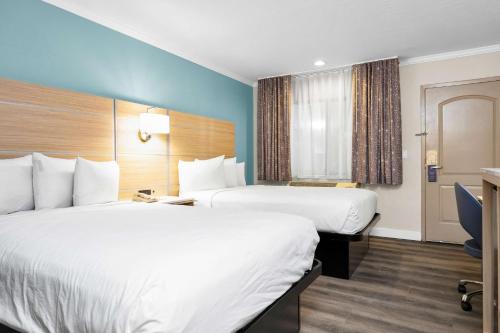 Double Room with Two Double Beds - Non-Smoking image 2
