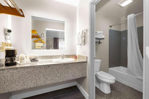 Double Room with Two Double Beds - Non-Smoking image 3