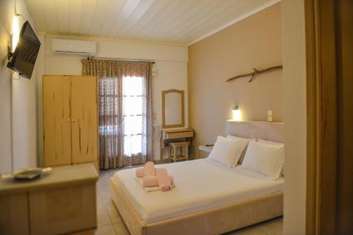 Standard Double or Twin Room with Sea View image 2
