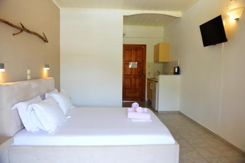 Standard Double or Twin Room with Sea View image 5