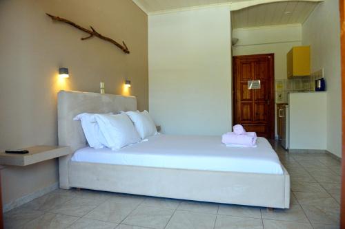 Standard Double or Twin Room with Sea View image 3