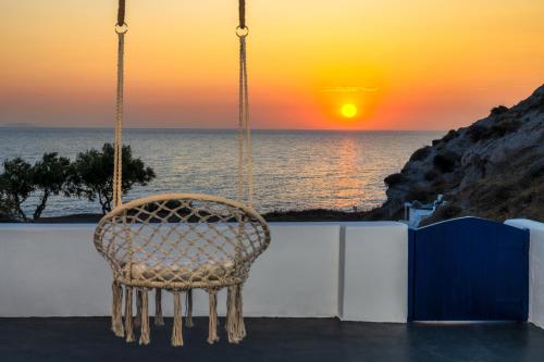 Α Peaceful Seafront Escape in Santorini- Sonus Mare, سانتوريني