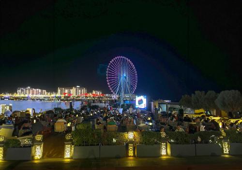 Restaurant, Ramada Hotel & Suites By Wyndham Dubai JBR in Dubai