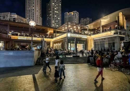 Restaurant, Ramada Hotel & Suites By Wyndham Dubai JBR in Dubai