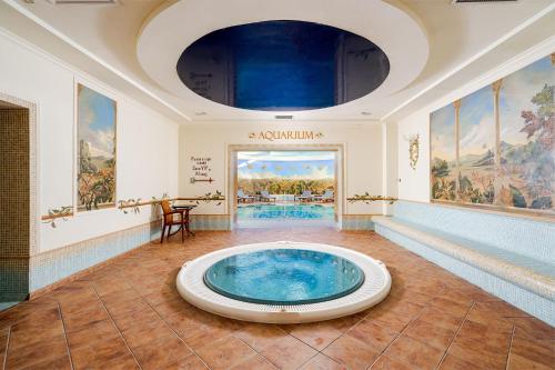 Hotel International - image 2