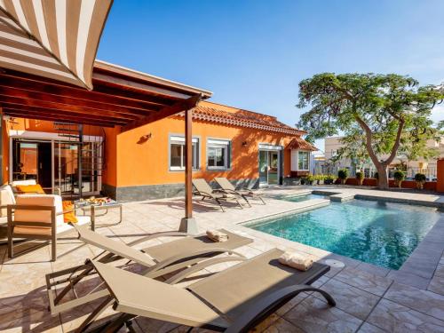 Elegant Villa Paola Private Heated Pool - Tap to explore photos