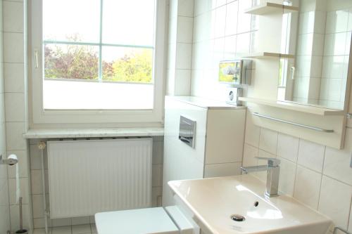 Vannas istaba, Restaurant Ollex and beds Zimmer 3 in Schashagen