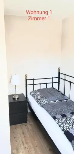 2x Monteurwohnung 1x 2 kleine Einzelzimmer 1x Doppelbett und Schlafcouch im Wohnbereich in Siegen, Deutschland