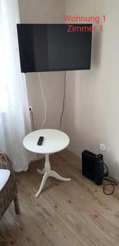 2x Monteurwohnung 1x 2 kleine Einzelzimmer 1x Doppelbett und Schlafcouch im Wohnbereich 2x Monteurwohnung 1x 2 kleine Einzelzimmer 1x Doppelbett und Schlafcouch im Wohnbereich
