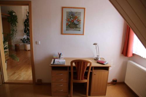 Two-Bedroom Apartment with Shower  image 9