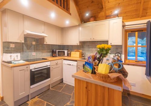 Tigh Lachie, Mary's Thatched Cottages, Elgol, Isle of Skye in Elgol