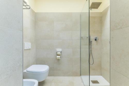 Studio (3 Adults) image 9