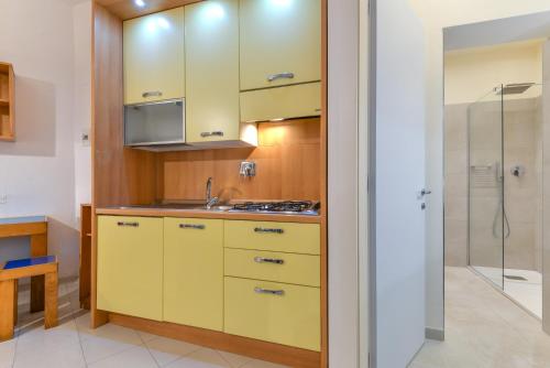 Studio (3 Adults) image 8
