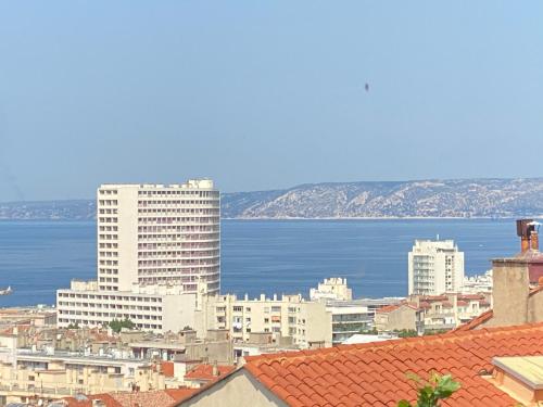 Vue mer - Vue Notre-Dame - Calme - balcon - Climatisation - Location saisonnière - Marseille