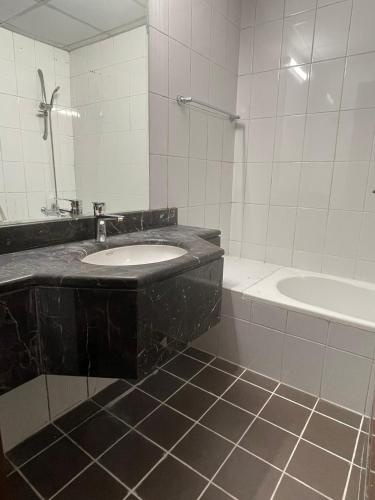 Studio close to Burj Khalifa and Downtown Dubai, Dubaj (fotografie 9)