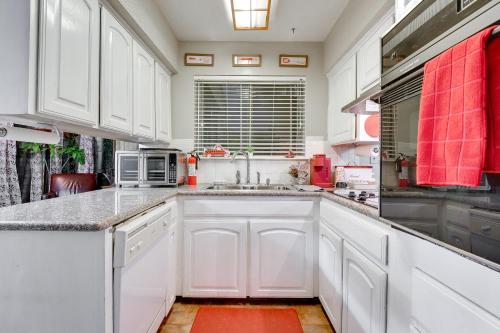 Arlington Home with Patio, Walk to ATandT Stadium! in Arlington, USA