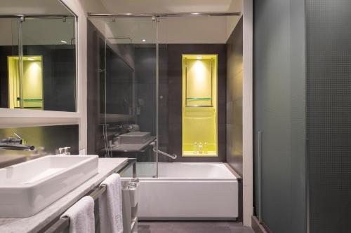 room detail thumbnail 2