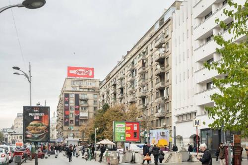 Sunny 2BR Flat - Top Location - Charming Balcony