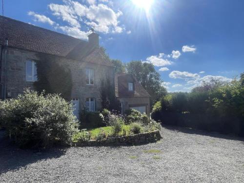 Beautiful 6-Bed Beautiful Farmhouse with pool