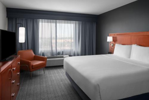 Courtyard by Marriott Phoenix West/Avondale - image 10
