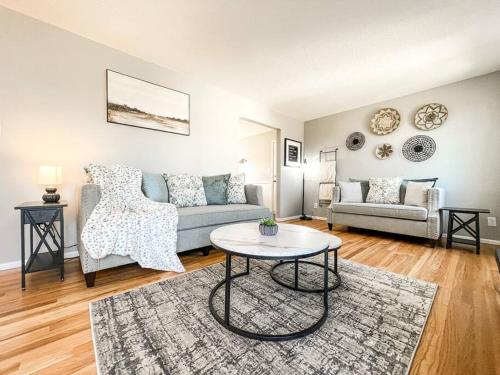 Ridgetop Retreat /mins to Fort Carson, new remodel in Colorado Springs, USA