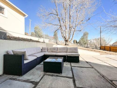 Ridgetop Retreat /mins to Fort Carson, new remodel in Colorado Springs, USA