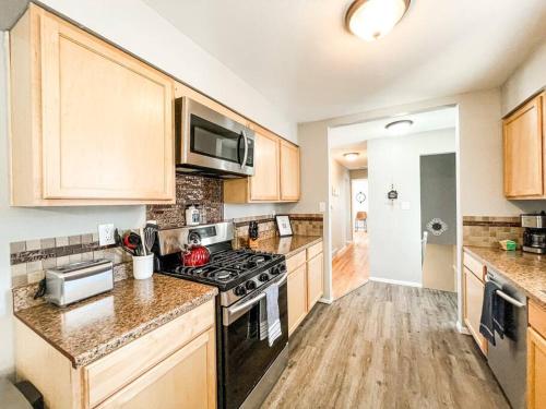 Ridgetop Retreat /mins to Fort Carson, new remodel in Colorado Springs, USA