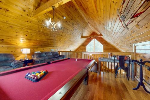 Bear Lake Cabin in Sevierville, USA