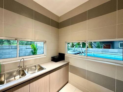 BNB Luxe Homestay @ Rawang (pool 18 pax) - image 11