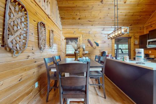 Bear Lake Cabin in Sevierville, USA