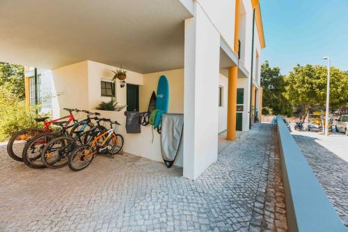 Bejárat, Cascais Surf & Nature Home with Terrace & Yoga Gym near Guincho Beach 2 to 6 Guests in Charneca