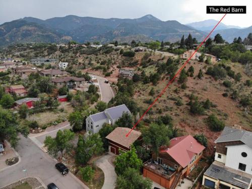The Red Barn Mountain House in Colorado Springs, USA